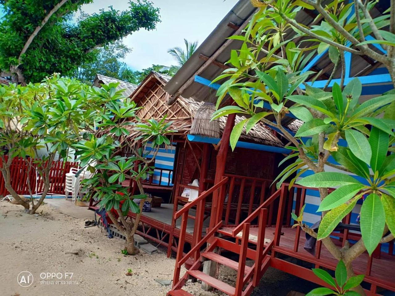On The Beach Hotel Ko Lanta Exterior foto