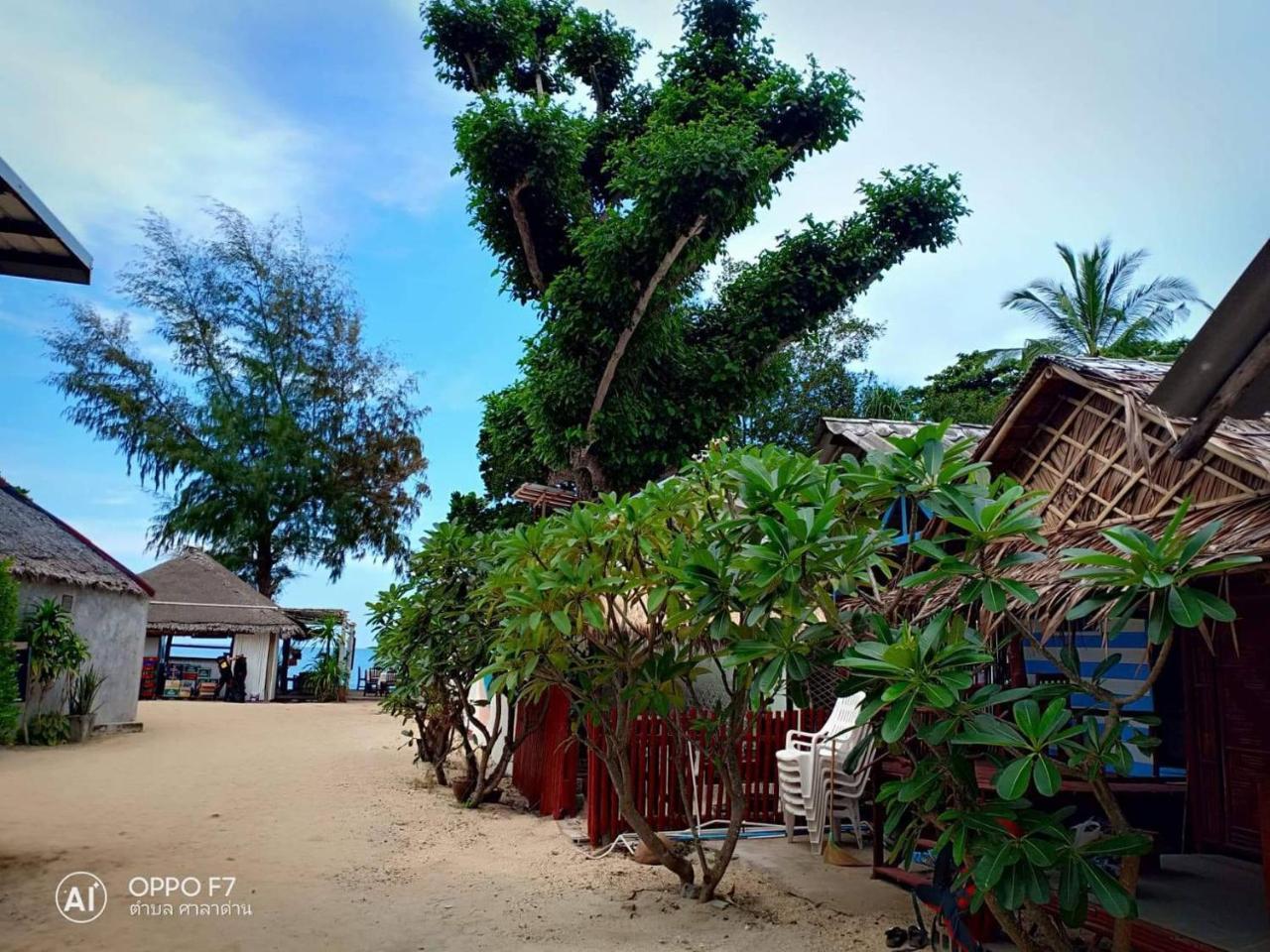 On The Beach Hotel Ko Lanta Exterior foto
